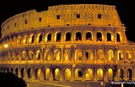 Turista stacca pezzo di Colosseo