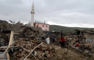 Turchia, terremoto 7.2 scala Richter. Si temono più di 1000 morti. Il video