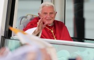 Ratzinger senza cinture in papamobile, denunciato da connazionale