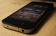 L'iPhone smette di funzionare e chiama per 5 volte il 911: uomo arrestato nell'Illinois