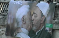 Il bacio gay del Papa: la campagna Benetton