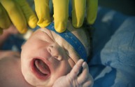 Donna muore dopo otto aborti dando alla luce il suo primo figlio