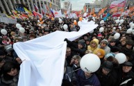 Russia:  120mila in piazza contro Putin