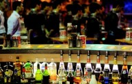 Bari: palpeggia una donna in discoteca, poi le spacca una bottiglia in faccia
