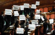Protesta la Lega contro Monti: "la manovra è una rapina"