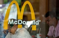 Topo filmato nel sacchetto del McDonald's insieme ai Big Mac: il video