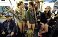 Da New York a Praga, in metro rimangono tutti in mutande: foto e video del flash mob