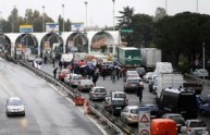 Sicilia bloccata dai tir, continua la protesta del "Movimento dei Forconi"