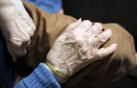 Donna di 105 anni si toglie la vita perché stanca di vivere