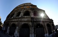 Roma, due vigilesse picchiate davanti al Colosseo