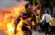 Giovane tibetano si dà fuoco a Nuova Delhi per protesta