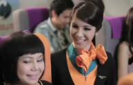 Rivoluzione nel mondo degli aerei, assunte le prime hostess transessuali: il video
