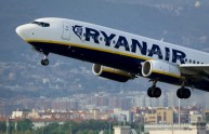 Aereo Ryanair sfiora le Alpi, costretto ad atterraggio d'emergenza