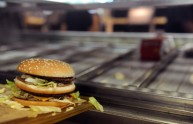 Mangiare nei fast food aumenta il rischio di depressione