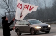 No Tav, manifestanti protestano contro gli espropri dei terreni
