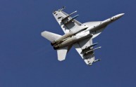 Un F-18 si schianta sulle case, terrore in Virginia