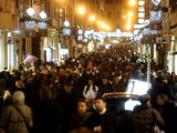 shopping, furti, negozi, Persone che camminano in Via Condotti a Roma