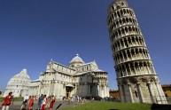 Donna si suicida gettandosi dalla torre di Pisa