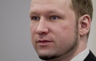 Processo Breivik, uomo si dà fuoco davanti al tribunale 