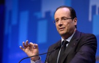 Hollande mette in guardia i suoi ministri da Twitter e Facebook