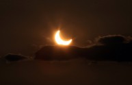 Eclissi di sole, le spettacolari foto dell'anello infuocato