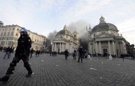 Roma, litiga con il fidanzato e si spoglia in Piazza del Popolo