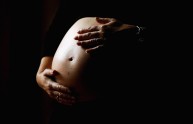 Giovane incinta stuprata dal branco in un casolare