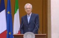 Monti interrotto dalle urla per il gol dell'Italia (VIDEO)