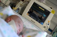Bambino nasce già ubriaco: shock in Polonia