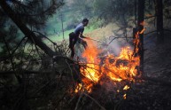 Incendi in tutta Italia, due morti per i roghi