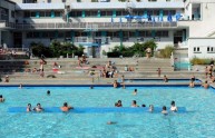 Palpeggia bimba in piscina, pedofilo rischia il linciaggio a Milano