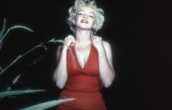 Marilyn Monroe, sexy in abito rosso