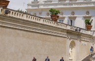 Roma, fanno sesso nudi tra i passanti a Villa Pamphili: denunciati