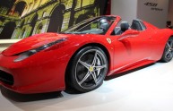 Noleggiano una Ferrari per il matrimonio, ma si schiantano: 2 morti