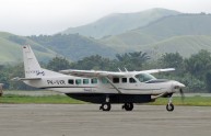Cessna precipita su deposito auto a Roma: 2 morti