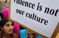 Protesta contro la violenza sulle donne, in Pakistan