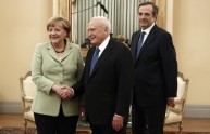  Merkel in visita ad Atene promette altri aiuti alla Grecia
