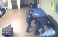 Agenti di polizia picchiano senzatetto a New York (VIDEO)