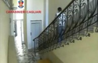 Operaio si butta dalle scale per non lavorare a Cagliari