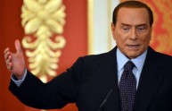 Berlusconi: "Pronto a tornare, l'Italia è sull'orlo del baratro"