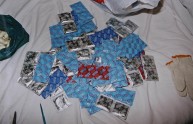Donna ingoia 51 preservativi ripieni di eroina