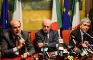 Centrosinistra in piazza a Milano, anche Prodi con Bersani e Vendola