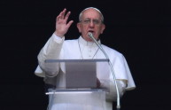 L'orripilante canzone dedicata a Papa Francesco (VIDEO)