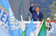 Berlusconi: "Governissimo o siamo pronti a tornare al voto"