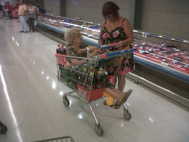 Nonna al supermercato