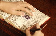 Madre si lamenta: "Il diario di Anna Frank è troppo pornografico"
