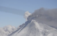 Erutta il vulcano Pavlof, chilometri di cenere in Alaska (VIDEO)