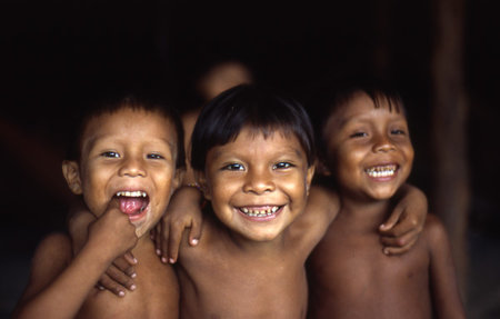 http://www.yanomami-hilfe.de/wp-content/uploads/2007/11/Yanomami-Kinder.jpg