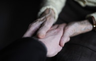 Innamorati da 52 anni, sono morti mano nella mano dopo un incidente