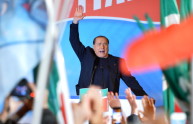 Berlusconi, si a decadenza dal Senato. Lui: "Lutto per la democrazia"